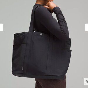 Daily Multi-Pocket Tote Bag 20L Lululemon